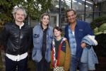 Amsterdam 1 maart 2026
Presentatie boek Lies Visschedijk bij de botanische tuin . Hans Dorrestijn reikte het eerste exemplaar uit . Vincent Croiset met partner Tina de Bruin en hun zoon