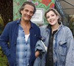 Amsterdam 1 maart 2026
Presentatie boek Lies Visschedijk bij de botanische tuin . Hans Dorrestijn reikte het eerste exemplaar uit . Vincent Croiset met partner Tina de Bruin en hun zoon