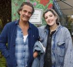 Amsterdam 1 maart 2026
Presentatie boek Lies Visschedijk bij de botanische tuin . Hans Dorrestijn reikte het eerste exemplaar uit . Vincent Croiset met partner Tina de Bruin en hun zoon