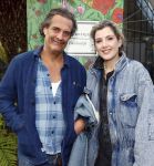 Amsterdam 1 maart 2026
Presentatie boek Lies Visschedijk bij de botanische tuin . Hans Dorrestijn reikte het eerste exemplaar uit . Vincent Croiset met partner Tina de Bruin en hun zoon