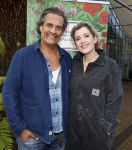 Amsterdam 1 maart 2026
Presentatie boek Lies Visschedijk bij de botanische tuin . Hans Dorrestijn reikte het eerste exemplaar uit . Vincent Croiset met partner Tina de Bruin en hun zoon