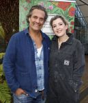 Amsterdam 1 maart 2026
Presentatie boek Lies Visschedijk bij de botanische tuin . Hans Dorrestijn reikte het eerste exemplaar uit . Vincent Croiset met partner Tina de Bruin en hun zoon