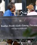 Amsterdam 6 maart 2026
Vincent Croiset en zijn vriendin Tina de Bruin op terras en winkelend in Amsterdam zuid .