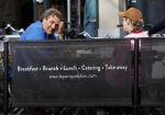 Amsterdam 6 maart 2026
Vincent Croiset en zijn vriendin Tina de Bruin op terras en winkelend in Amsterdam zuid .