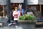 Amsterdam 6 maart 2026
Vincent Croiset en zijn vriendin Tina de Bruin op terras en winkelend in Amsterdam zuid .