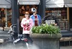 Amsterdam 6 maart 2026
Vincent Croiset en zijn vriendin Tina de Bruin op terras en winkelend in Amsterdam zuid .