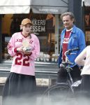 Amsterdam 6 maart 2026
Vincent Croiset en zijn vriendin Tina de Bruin op terras en winkelend in Amsterdam zuid .