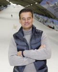 Zoetermeer 6 maart 2026
Bas Smit tijdens de opnames voor een promovideo in SnowWorld. De BN'er kondigde samen met Wolter Kroes en Wilfred Genee een nieuw evenement aan in de Brabanthallen met de naam Apres ski reunie .