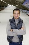 Zoetermeer 6 maart 2026
Bas Smit tijdens de opnames voor een promovideo in SnowWorld. De BN'er kondigde samen met Wolter Kroes en Wilfred Genee een nieuw evenement aan in de Brabanthallen met de naam Apres ski reunie .
