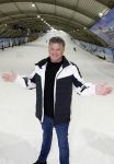 Zoetermeer 6 maart 2026
Bas Smit tijdens de opnames voor een promovideo in SnowWorld. De BN'er kondigde samen met Wolter Kroes en Wilfred Genee een nieuw evenement aan in de Brabanthallen met de naam Apres ski reunie .