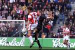04-04-99
PSV-AJAX 3-1
Arnold Bruggink in duel met Tim de Cler