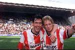 04 April 1999
Blijdschap bij Chris v d Weerden en Bjorn v d Doelen na afloop van de wedstrijd PSV-AJAX 3-1