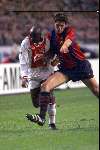 06 April 1999
Finidi George in duel met             als gastspeler voor AJAX tegen FC Barcelona
