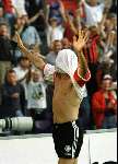 Het eerste doelpunt van de Feyenoord-speler Julio Cruz
Feyenoord-De Graafschap 1997. en toont zijn blijdschap