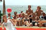 Beachvoetbal 1996
Peter v Vossen in aktie
Henrik Larsson met vriendin Orlando Trustfull Boudewijn Zenden danny Blind Frank de boer