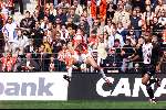 4 April 1999
Ruud v Nistelrooy brengt zijn ploeg op 2-1
PSV-AJAX 3-1