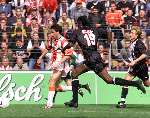 4 April 1999
PSV-AJAX 3-1
Ruud v Nistelrooy wordt achtervolgd door Mario Melchiot