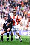 4 April 1999
PSV-AJAX 3-1
Shota Arveladze in duel met Yuri Nikiforov