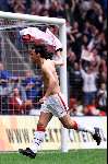Eindhoven, 30 april 2000
PSV-RKC, eindstand 7-1
PSV vier hierna het officiele landskampioenschap seizoen 1999/2000
Chris v d Weerden blij met zijn doelpunt