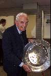 Eindhoven 30 april 2000
PSV landskampioen 1999-2000
Frits Philips met kampioensschaal