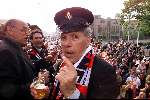 Eindhoven, 30 april 2000
PSV Landskampioen 
Feest na de wedstrijd PSV-RKC, eindstand 7-1
Harry v Raaij met politiepet