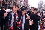 Eindhoven, 30 april 2000
PSV-RKC, eindstand 7-1
PSV vier hierna het officiele landskampioenschap seizoen 1999/2000
Voorzitter Harry v Raaij met Luc Nilis