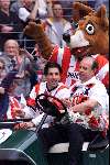 Eindhoven, 30 april 2000
PSV Landskampioen 
Feest na de wedstrijd PSV-RKC, eindstand 7-1
Ruud v Nistelrooy met Mart v d Heuvel op de buggy