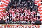 Eindhoven, 30 april 2000
PSV-RKC, eindstand 7-1
PSV vier hierna het officiele landskampioenschap seizoen 1999/2000