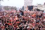 Eindhoven, 30 april 2000
PSV-RKC, eindstand 7-1
PSV vier hierna het officiele landskampioenschap seizoen 1999/2000
Supporters PSV op het plein bij het gemeentehuis