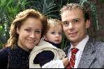 Amsterdam 1 april 2000
Pauline Huizinga met haar man en zoontje