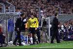 Eindhoven 31 maart 2000
PSV-AZ
Ronald waterreus na zijn rode kaart. verder op de foto Erik Gerets en Ernie Brandts