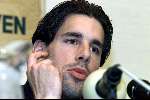 Eindhoven, 21 april 2000
Persconferentie Ruud v Nistelrooy nadat bekend is gemaakt dat hij gaat tekenen voor Manchester United