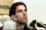 Eindhoven, 21 april 2000
Persconferentie Ruud v Nistelrooy nadat bekend is gemaakt dat hij gaat tekenen voor Manchester United