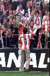 Eindhoven, 30 april 2000
PSV Landskampioen 
Feest na de wedstrijd PSV-RKC, eindstand 7-1
Ruud v Nistelrooy bedankt het PSV-publiek