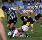 Eindhoven, 28 april 2001
Wedstrijd tussen EVV Eindhoven -FC Den Bosch, eindstand 2-2.
v.l.n.r.: Bouarfa Yahiaoui