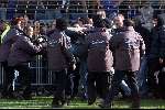 Eindhoven, 28 april 2001
Wedstrijd tussen EVV Eindhoven -FC Den Bosch, eindstand 2-2. Supporters FC Den bosch tijdens rellen
Hooligans met bivakmutsen