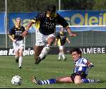 Eindhoven, 28 april 2001
Wedstrijd tussen EVV Eindhoven -FC Den Bosch, eindstand 2-2.
John Lapponder in duel Mourad Mghizrat