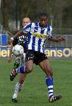 Eindhoven, 28 april 2001
Wedstrijd tussen EVV Eindhoven -FC Den Bosch, eindstand 2-2.
Stanley Macdonald in duel met Fred v d Hoorn