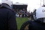 Eindhoven, 28 april 2001
Wedstrijd tussen EVV Eindhoven -FC Den Bosch, eindstand 2-2. Supporters FC Den bosch tijdens rellen
De ME houdt toezicht    Hooligans     Mobiele eenheid