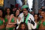 Amsterdam 23 april 2002
Premier Ali G in Pathe de Munt.
met sexy meiden