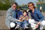 Kaatsheuvel 21 april 2002
50 jarig bestaan van de efteling en premiere show Hans Klok.
Arienne Spier met gezin