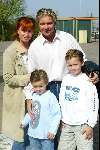 Kaatsheuvel 21 april 2002
50 jarig bestaan van de efteling en premiere show Hans Klok.
Dries Roelvink met gezin