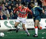 !993
Gerald Vanenburg in duel met een erg jonge Edgar Davids