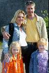 Kaatsheuvel 21 april 2002
50 jarig bestaan van de efteling en premiere show Hans Klok.
Esther Duller met gezin