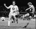 Hallvar Thoresen in duel met Martin jol van FC Twente
1981