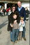 Kaatsheuvel 21 april 2002
50 jarig bestaan van de efteling en premiere show Hans Klok.
Haye v d Heyden met gezin