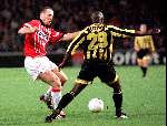 Eindhoven 16 Mei 1998 PSV-Vitesse
Jaap Stam in duel met John Veldman