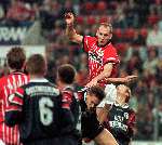 Eindhoven 2 April 1998 PSV-FC Twente
Jaap Stam in duel met Johnny Bosman