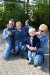 Kaatsheuvel 21 april 2002
50 jarig bestaan van de efteling en premiere show Hans Klok.
Joost Buitenweg met gezin