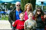 Kaatsheuvel 21 april 2002
50 jarig bestaan van de efteling en premiere show Hans Klok.
Leonie Jansen met gezin